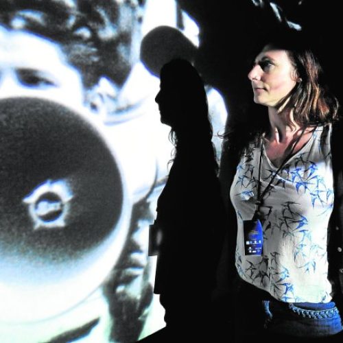 1/03/16. Video proyeccion de Cristine Guillar en puertas de Castilla