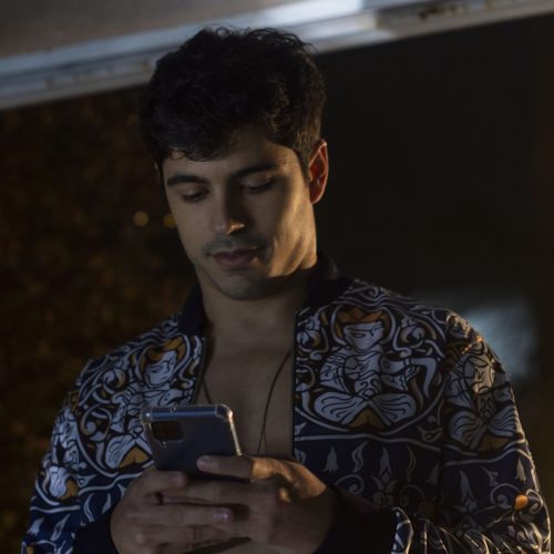 Amigos con derechos. Crítica: LUCES AZULES