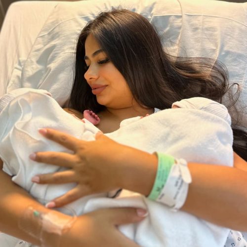 Daniela y Thiago presentaron a sus gemelas