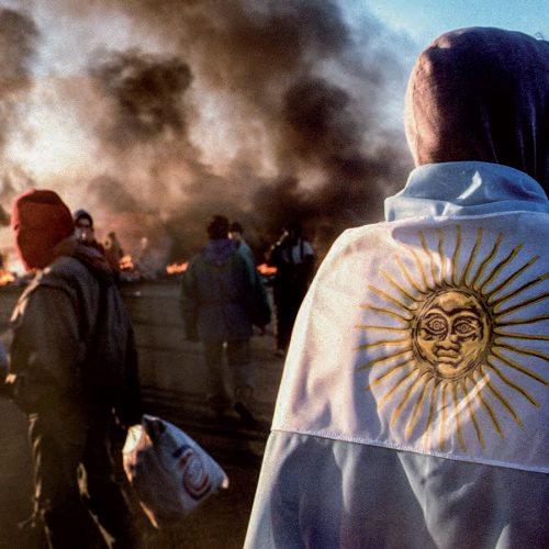La década perdida. Crítica: <strong>LOS ’90 – Autorretrato de una década</strong>
