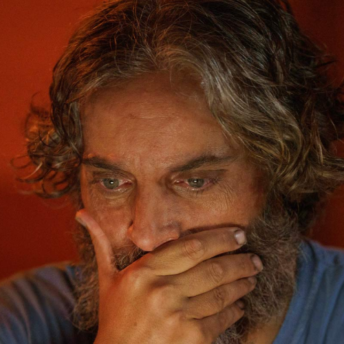 Un hombre en las sombras. Crítica:  DESCANSAR EN PAZ